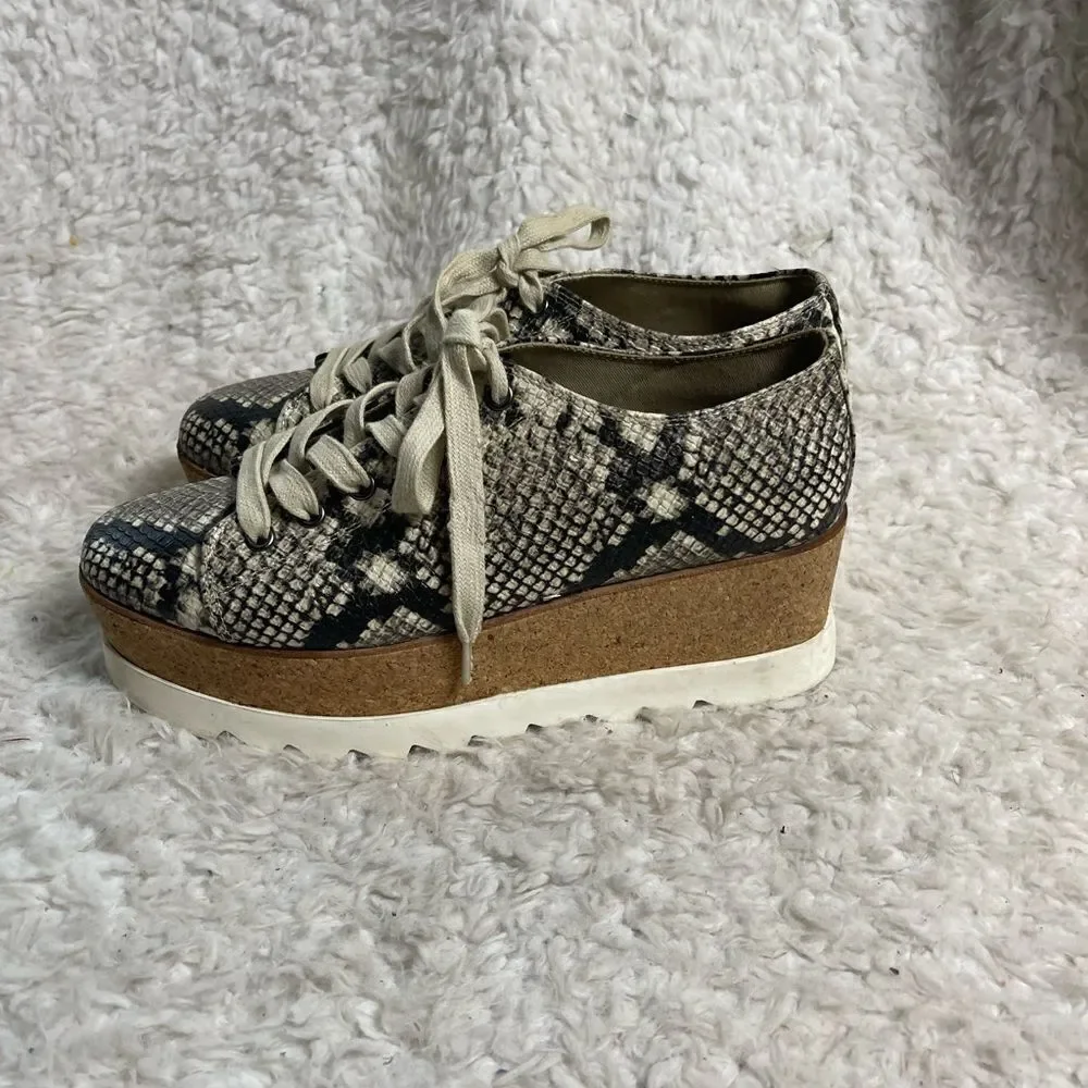Steve Madden Korrie Lace-Up snake skin print Beige & gray Platform Sneakers SZ10
